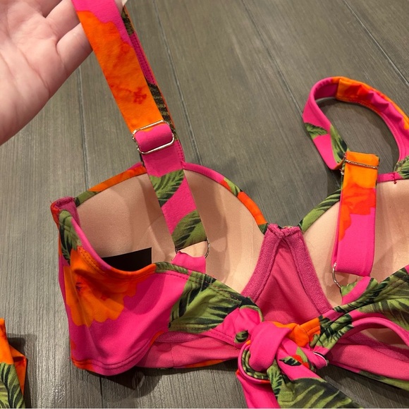 BEACH RIOT BIKINI SET!! - Picture 13 of 16